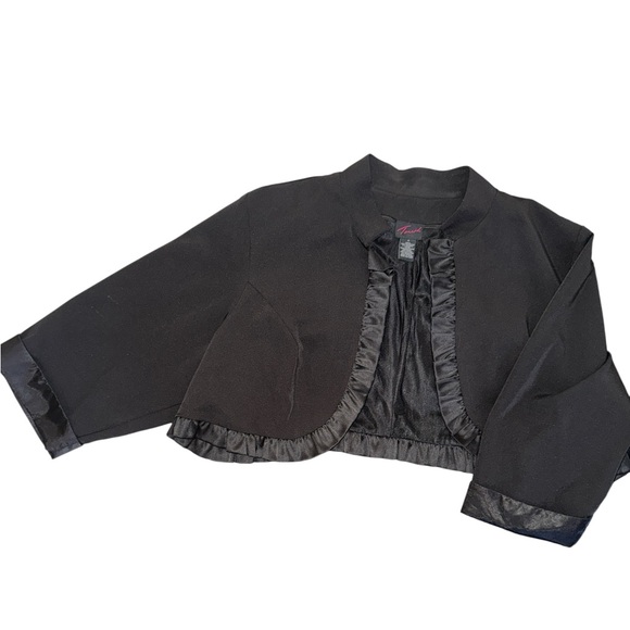 torrid Jackets & Blazers - Torrid Plus Size 4 Black Cropped Bolero Shrug Jacket Coat Ruffled Trim Like New